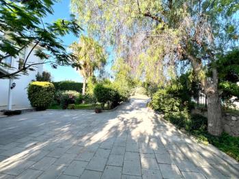 Girne Ozanköy Havuzlu Geniş Arsalı 3+1 Villa