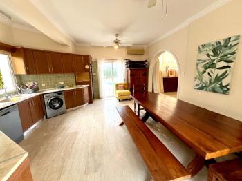 Girne Ozanköy Havuzlu Geniş Arsalı 3+1 Villa