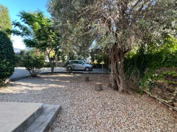 Girne Ozanköy Havuzlu Geniş Arsalı 3+1 Villa