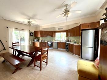 Girne Ozanköy Havuzlu Geniş Arsalı 3+1 Villa
