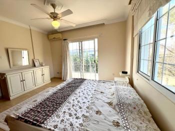Girne Ozanköy Havuzlu Geniş Arsalı 3+1 Villa