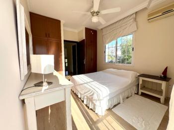 Girne Ozanköy Havuzlu Geniş Arsalı 3+1 Villa