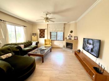 Girne Ozanköy Havuzlu Geniş Arsalı 3+1 Villa