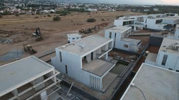 Kıbrıs Girne Çatalköy Bölgesinde Denize Sıfır 750 m2 Arsa İçerisinde 5+1 Lüks Türk Tapulu Villa