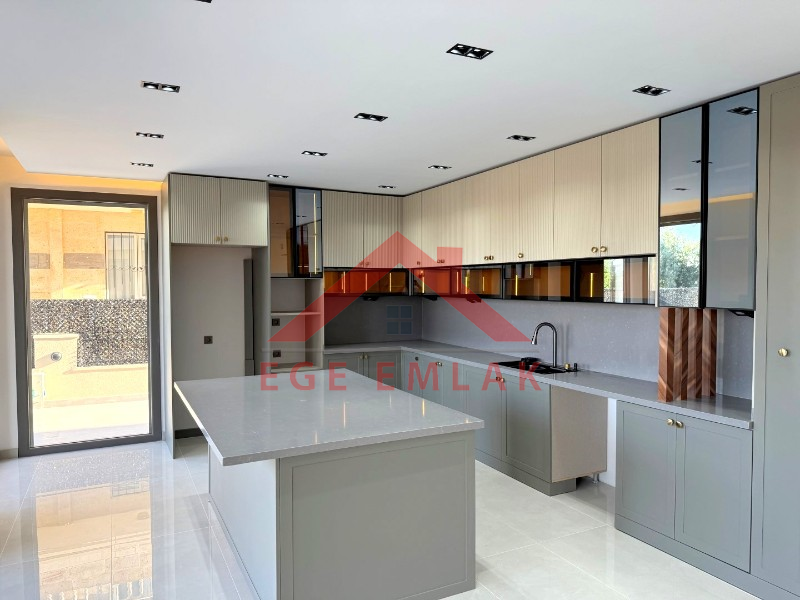 Didim'in En İhtişamlı Satılık Villası