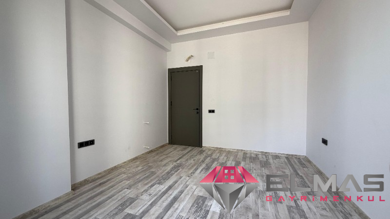 Elmas’tan Kargıpınarı’nda Tek Blok Denize Yakın Havuzlu 1+1