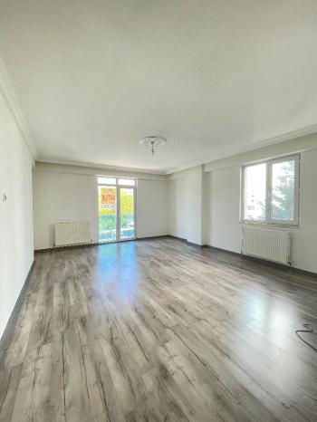 Güvenay - Çorum Çiftlik Caddesi Üzeri 3+1 Satılık Daire 