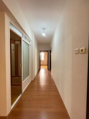 GÜVENAY – ÇORUM ATATÜRK LİSESİ YAKINI – MERKEZİ KONUMDA SATILIK 5+1 GENİŞ AİLE DAİRESİ