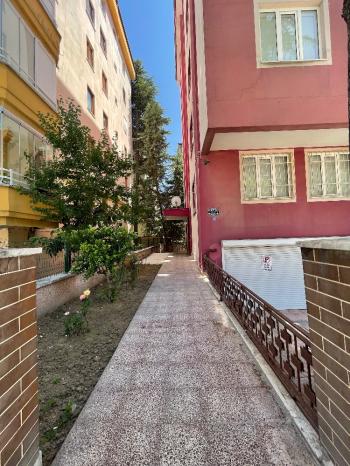 GÜVENAY – ÇORUM ATATÜRK LİSESİ YAKINI – MERKEZİ KONUMDA SATILIK 5+1 GENİŞ AİLE DAİRESİ