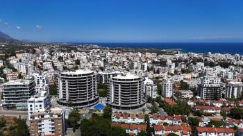 GİRNE MERKEZ BÖLGESİNDE LÜKS SİTE İÇERİSİNDE SATILIK 2 + 1 DAİRELER