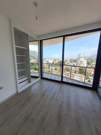 GİRNE MERKEZ BÖLGESİNDE LÜKS SİTE İÇERİSİNDE SATILIK 2 + 1 DAİRELER