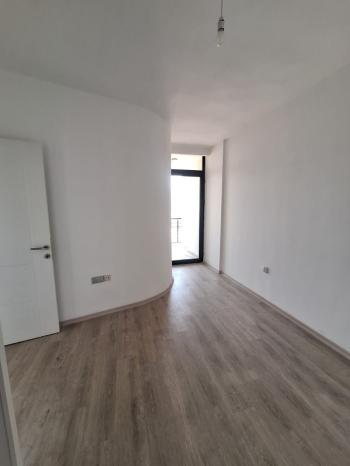 GİRNE MERKEZ BÖLGESİNDE LÜKS SİTE İÇERİSİNDE SATILIK 2 + 1 DAİRELER