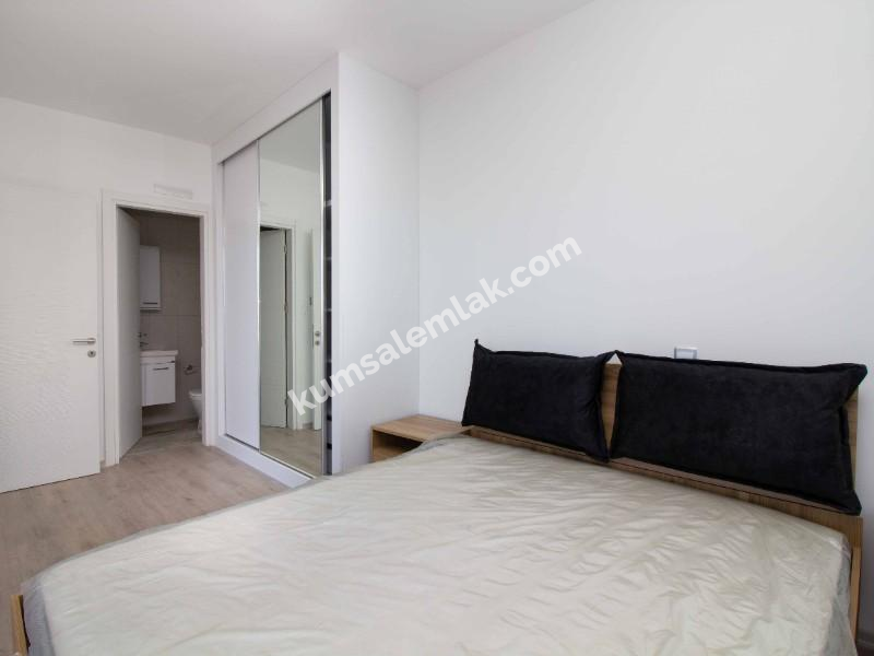 GİRNE MERKEZ BÖLGESİNDE LÜKS SİTE İÇERİSİNDE SATILIK 1 +  1 DAİRELER