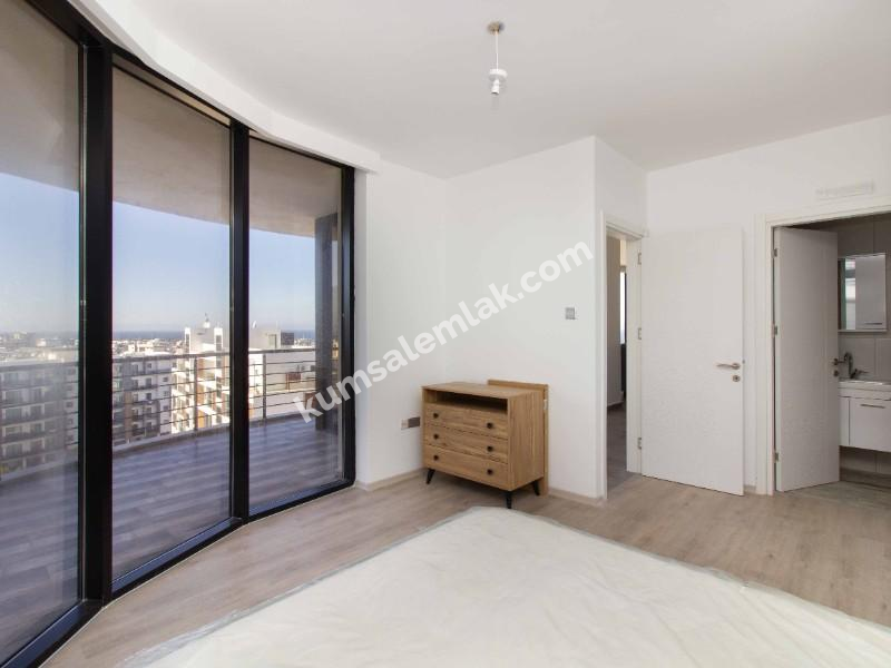 GİRNE MERKEZ BÖLGESİNDE LÜKS SİTE İÇERİSİNDE SATILIK 1 +  1 DAİRELER