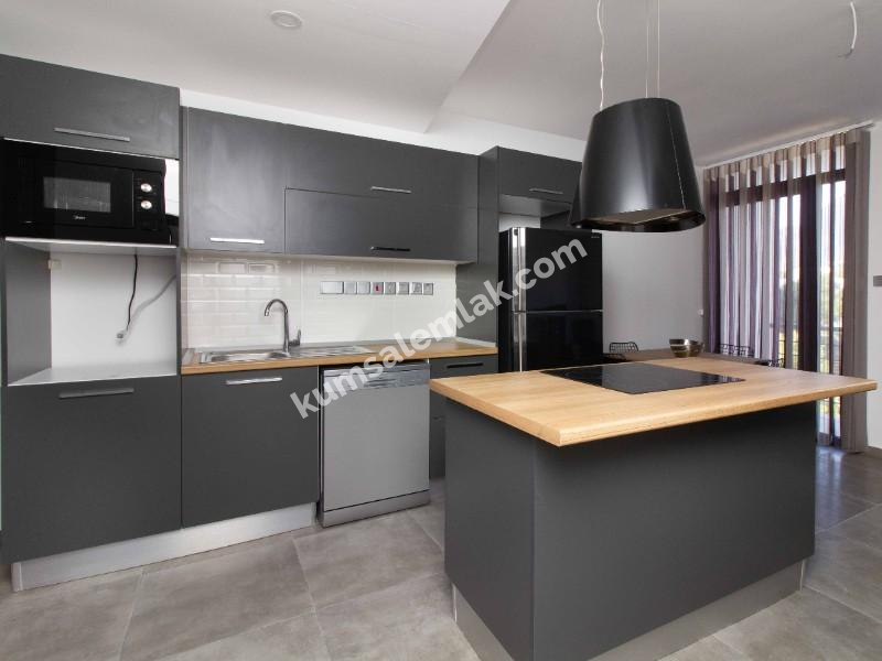 GİRNE MERKEZ BÖLGESİNDE LÜKS SİTE İÇERİSİNDE SATILIK 1 +  1 DAİRELER