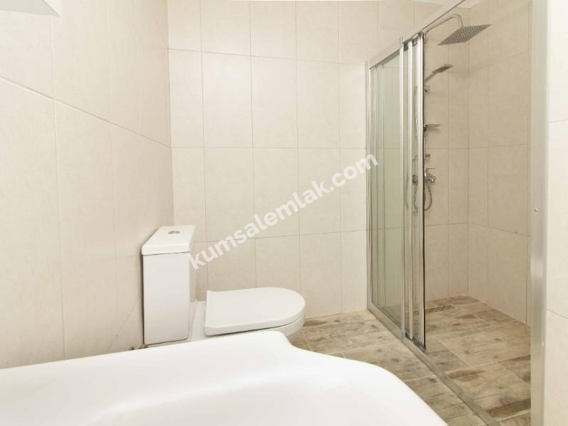 GİRNE MERKEZ BÖLGESİNDE LÜKS SİTE İÇERİSİNDE SATILIK 1 +  1 DAİRELER