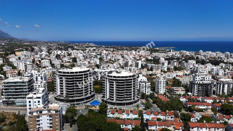 GİRNE MERKEZ BÖLGESİNDE LÜKS SİTE İÇERİSİNDE SATILIK 2 + 1 DAİRELER