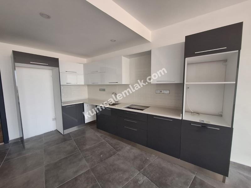 GİRNE MERKEZ BÖLGESİNDE LÜKS SİTE İÇERİSİNDE SATILIK 2 + 1 DAİRELER