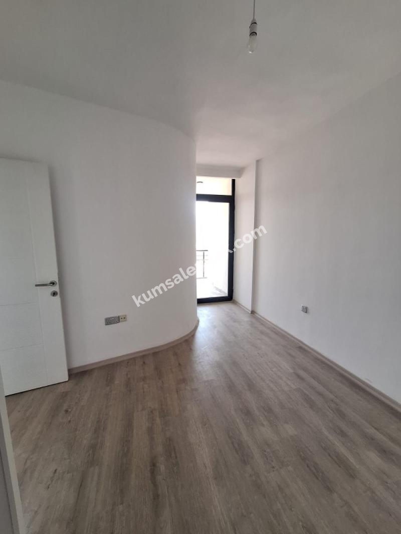 GİRNE MERKEZ BÖLGESİNDE LÜKS SİTE İÇERİSİNDE SATILIK 2 + 1 DAİRELER