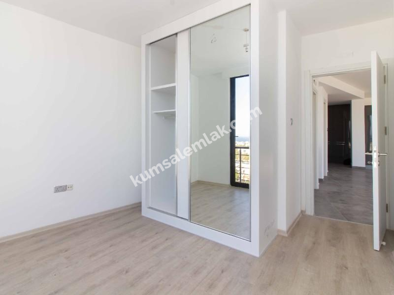 GİRNE MERKEZ BÖLGESİNDE LÜKS SİTE İÇERİSİNDE SATILIK 3 + 1 DUBLEX DAİRELER