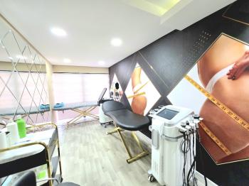 KKTC Girnede Ana Cadde Üzeri Tabela Değeri Çok Yüksek Kiralık Çift Dükkan