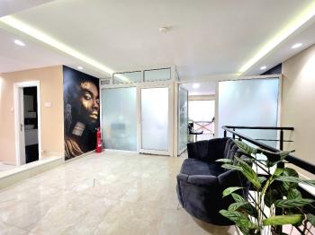 KKTC Girnede Ana Cadde Üzeri Tabela Değeri Çok Yüksek Kiralık Çift Dükkan