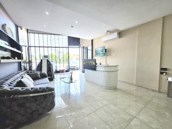 KKTC Girnede Ana Cadde Üzeri Tabela Değeri Çok Yüksek Kiralık Çift Dükkan