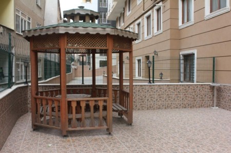 Binevler'de Metroya 5 Dk Düz Giriş 2+1 İskanlı Satılık Daire