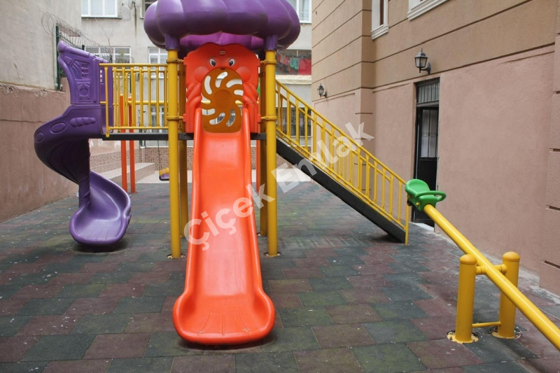 Binevler'de Metroya 5 Dk Düz Giriş 2+1 İskanlı Satılık Daire