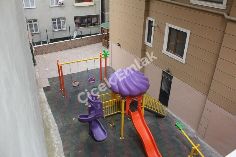 Binevler'de Metroya 5 Dk Düz Giriş 2+1 İskanlı Satılık Daire