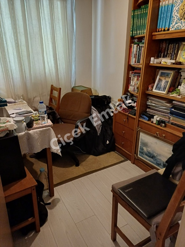 Binevler'de Metroya 5 Dk Düz Giriş 2+1 İskanlı Satılık Daire