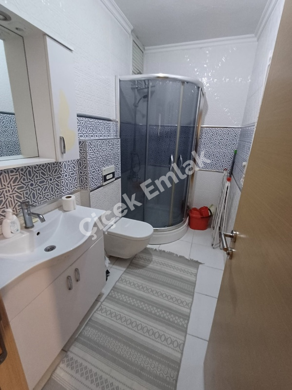 Binevler'de Metroya 5 Dk Düz Giriş 2+1 İskanlı Satılık Daire