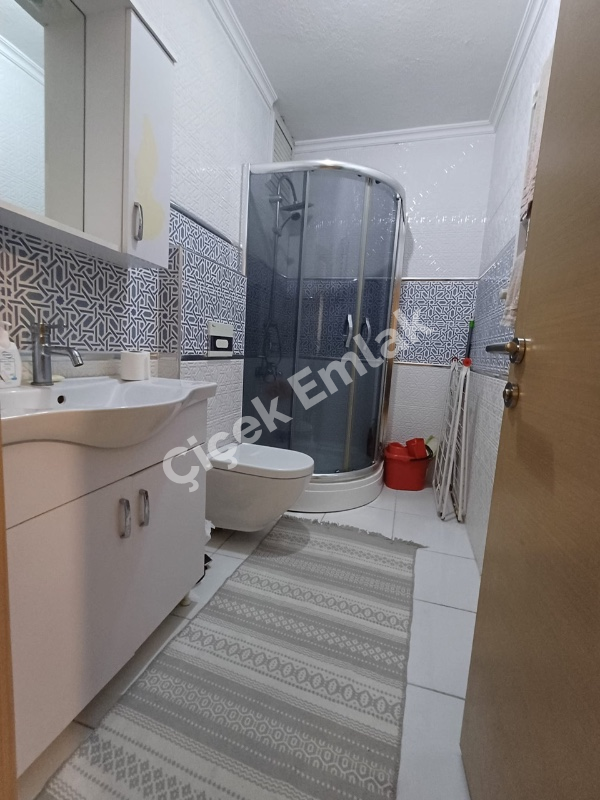 Binevler'de Metroya 5 Dk Düz Giriş 2+1 İskanlı Satılık Daire