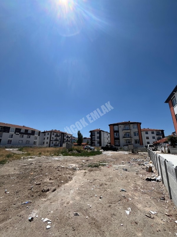 AFYON ÜÇOK EMLAKTAN MAREŞALDE SATILIK TOPRAKTAN 2+1 DAİRELER