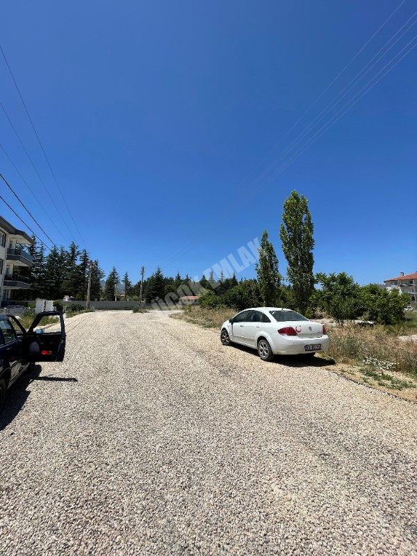 AFYON ÜÇOK EMLAKTAN MAREŞEL F ÇAKMAK MAH SATILIK 2+1 SIFIR TOPRAKTAN DAİRELER 