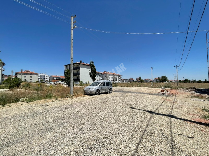 AFYON ÜÇOK EMLAKTAN MAREŞEL F ÇAKMAK MAH SATILIK 2+1 SIFIR TOPRAKTAN DAİRELER 