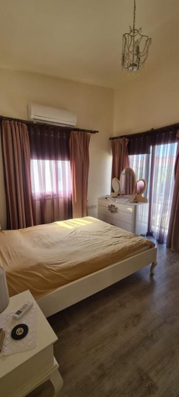 Lefkoşa Yenikent Bölgesinde SATILIK 4+2 VİLLA