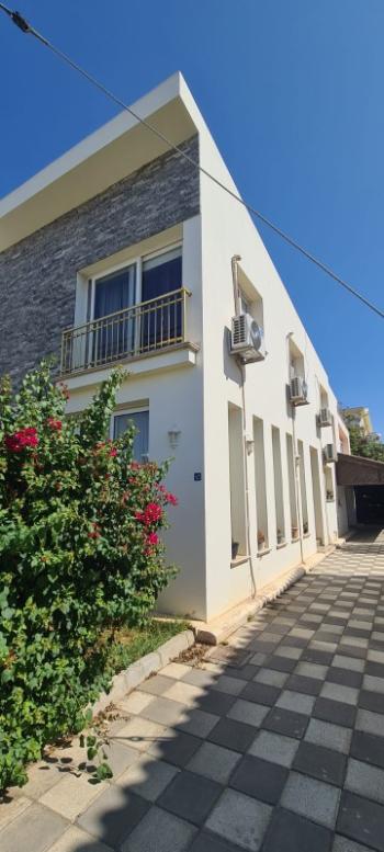 Lefkoşa Yenikent Bölgesinde SATILIK 4+2 VİLLA