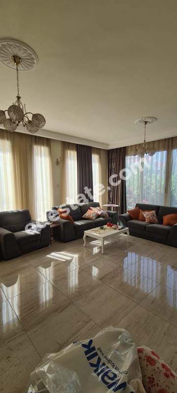 Lefkoşa Yenikent Bölgesinde SATILIK 4+2 VİLLA
