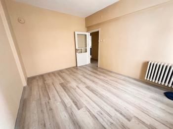 GÜVENAY – ÇORUM BUHARAEVLER – PERŞEMBE PAZARI YAKINI – SATILIK ARA KAT 3+1 DAİRE