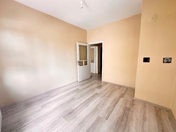 GÜVENAY – ÇORUM BUHARAEVLER – PERŞEMBE PAZARI YAKINI – SATILIK ARA KAT 3+1 DAİRE