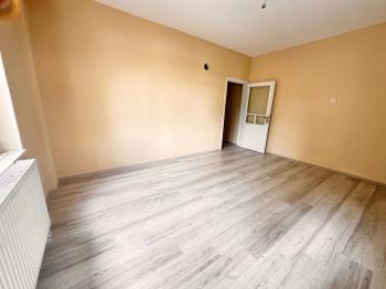 GÜVENAY – ÇORUM BUHARAEVLER – PERŞEMBE PAZARI YAKINI – SATILIK ARA KAT 3+1 DAİRE