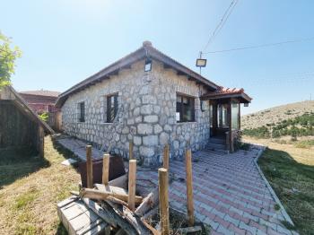 GÜVENAY – ÇORUM ÇORAKLIK ÜSTÜ BAYRAKTEPE HOBİ BAHÇELERİ – SATILIK DOĞAL TAŞ EVLİ BAHÇE