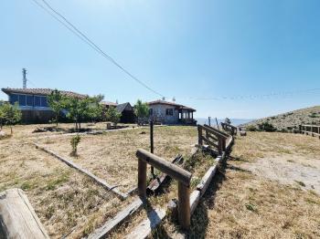 GÜVENAY – ÇORUM ÇORAKLIK ÜSTÜ BAYRAKTEPE HOBİ BAHÇELERİ – SATILIK DOĞAL TAŞ EVLİ BAHÇE