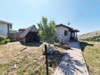 GÜVENAY – ÇORUM ÇORAKLIK ÜSTÜ BAYRAKTEPE HOBİ BAHÇELERİ – SATILIK DOĞAL TAŞ EVLİ BAHÇE
