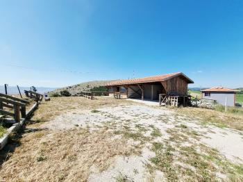 GÜVENAY – ÇORUM ÇORAKLIK ÜSTÜ BAYRAKTEPE HOBİ BAHÇELERİ – SATILIK DOĞAL TAŞ EVLİ BAHÇE