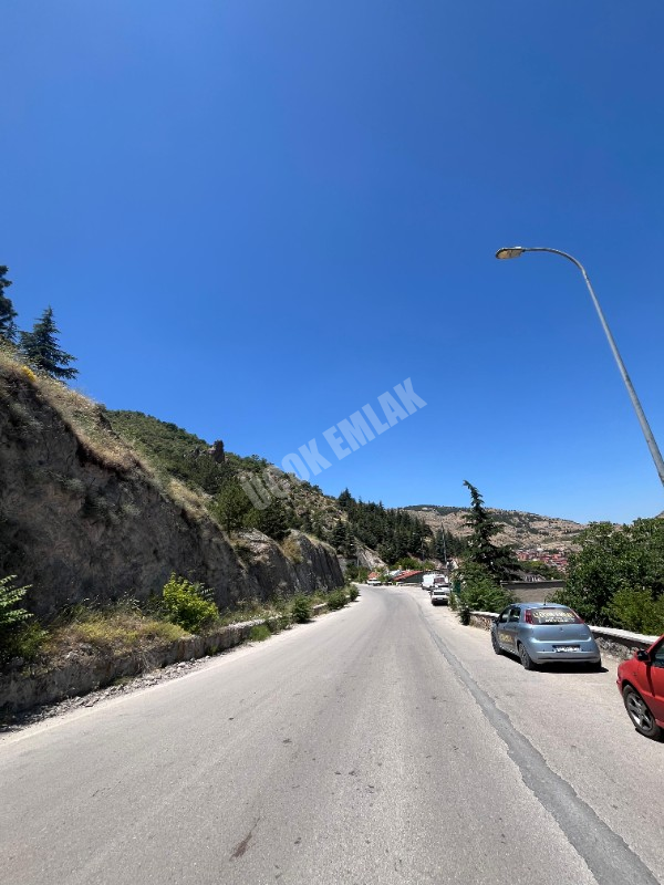 AFYON ÜÇOK EMLAKTAN AKMESCİT MAH 4+1 MÜSTAKİL EV *