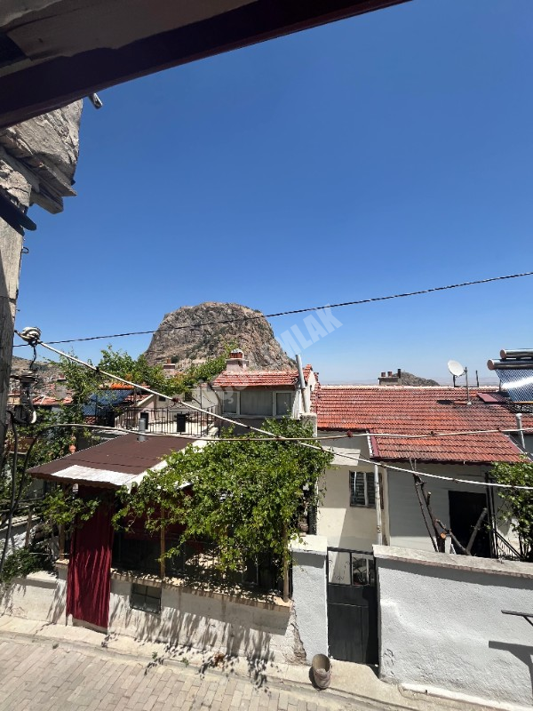 AFYON ÜÇOK EMLAKTAN AKMESCİT MAH 4+1 MÜSTAKİL EV *