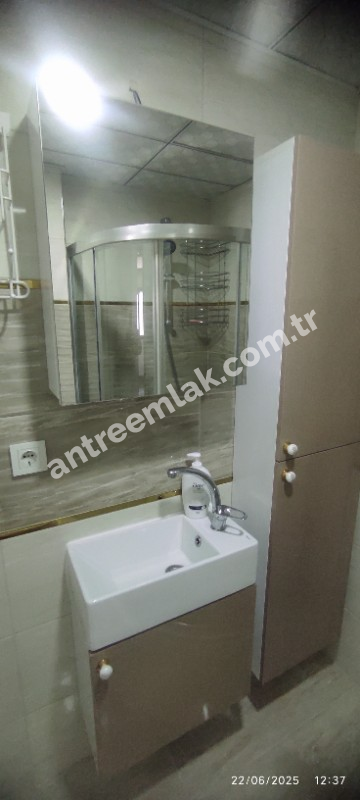 Antre Emlak'tan Kiralık Bahar Mahallesinde Bozyaka Hastanesi yanı 3+1,Doğalgazlı Asansörlü Ebeveyn Banyolu Yeni  Daire