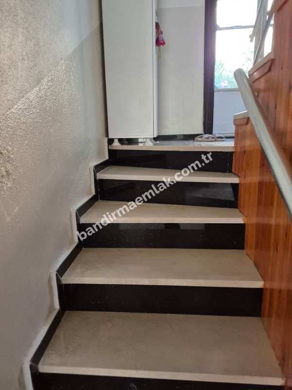 Balıkesir  Bandırma Şirinçavuş Mahallesi’nde Denize 100 Metre Mesafede Satılık 3+1 Villa